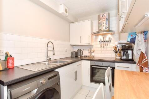 2 bedroom ground floor flat for sale