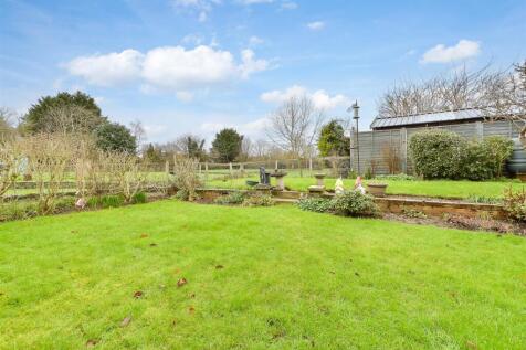 4 bedroom detached bungalow for sale