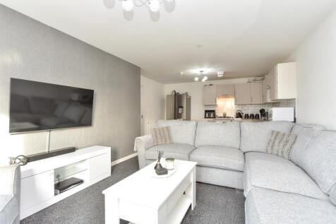 2 bedroom ground floor flat for sale
