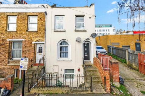 1 bedroom ground floor flat for sale