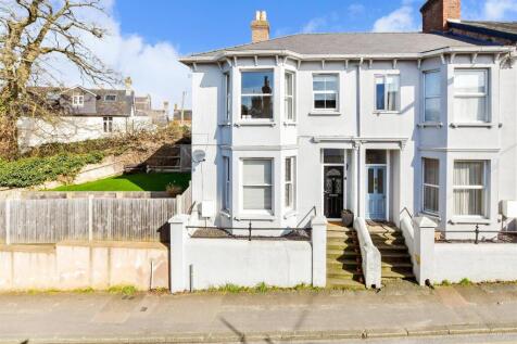 1 bedroom ground floor maisonette for sale