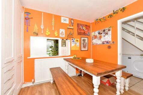 3 bedroom link detached house for sale
