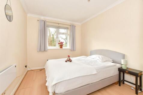 1 bedroom ground floor flat for sale