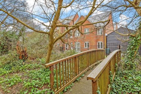 2 bedroom ground floor flat for sale