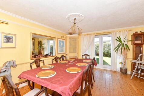 5 bedroom semi-detached house for sale