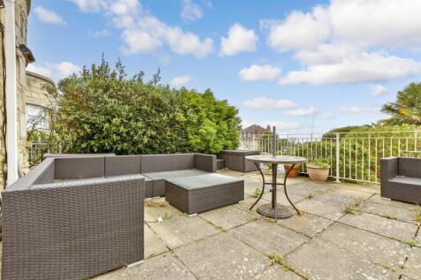 2 bedroom ground floor flat for sale