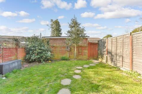 2 bedroom ground floor maisonette for sale