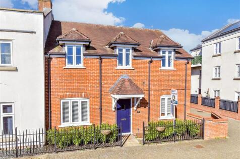 4 bedroom end of terrace house for sale