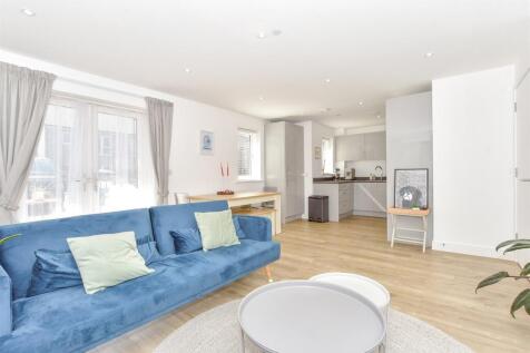 2 bedroom ground floor flat for sale