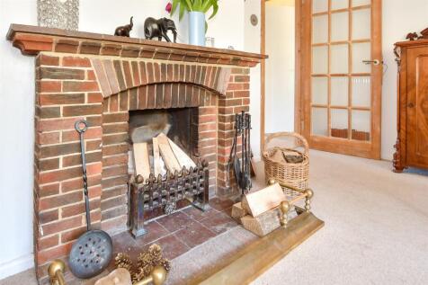 2 bedroom maisonette for sale