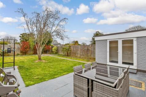 2 bedroom semi-detached bungalow for sale
