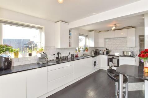 2 bedroom semi-detached bungalow for sale