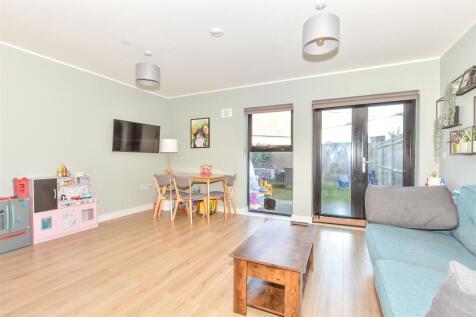 4 bedroom town house for sale