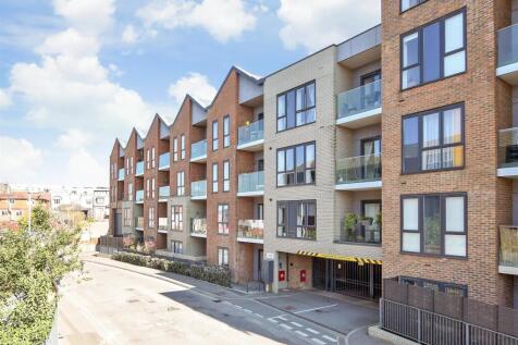 Victoria Place, East Grinstead RH19 2 bed apartment for sale