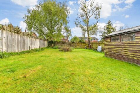 5 bedroom semi-detached house for sale