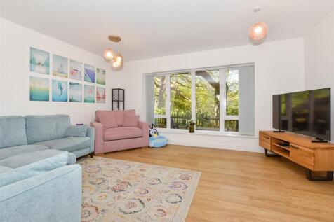 2 bedroom ground floor flat for sale