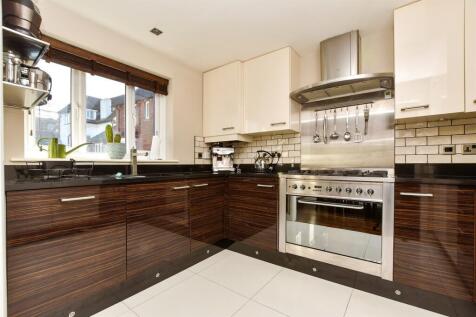 2 bedroom maisonette for sale