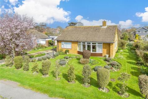 Queens Road, Littlestone TN28 3 bed detached bungalow for sale