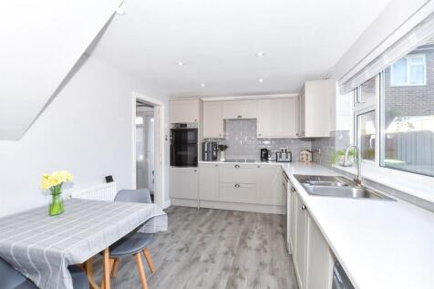 Columbine Close, West Malling ME19 3 bed semi