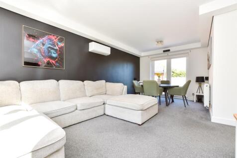 Bayhams Field, Sharpthorne RH19 3 bed detached bungalow for sale