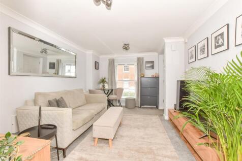 1 bedroom ground floor flat for sale