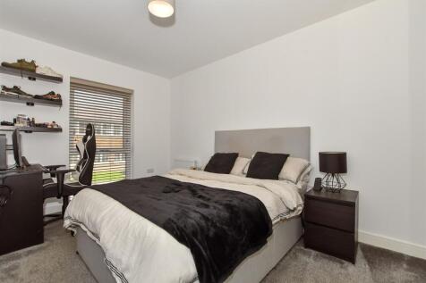 1 bedroom ground floor flat for sale