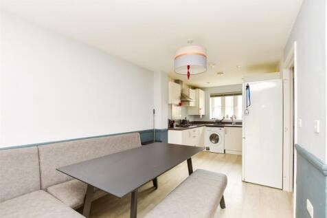 3 bedroom town house for sale
