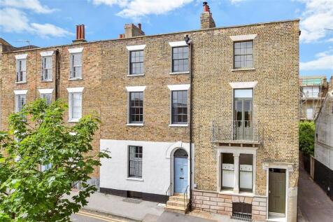 6 bedroom terraced house for sale