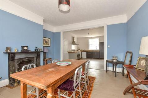 6 bedroom terraced house for sale