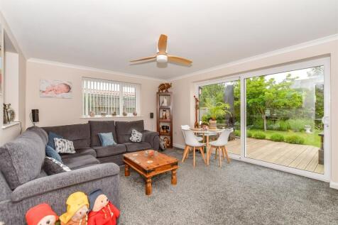 4 bedroom detached bungalow for sale