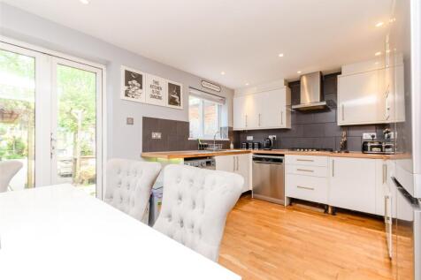 4 bedroom terraced house for sale
