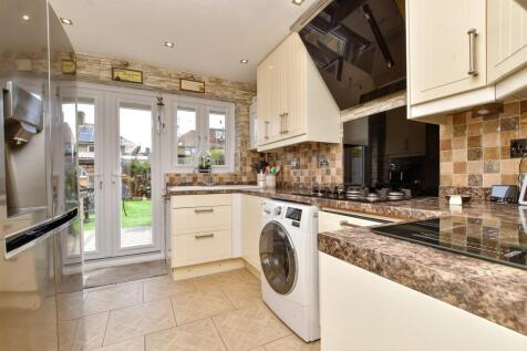 4 bedroom terraced house for sale