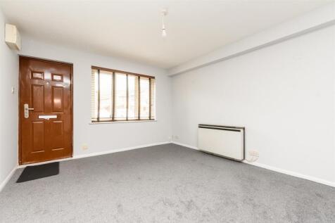 1 bedroom ground floor maisonette for sale