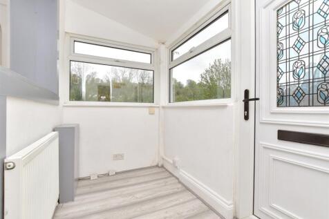 1 bedroom ground floor maisonette for sale