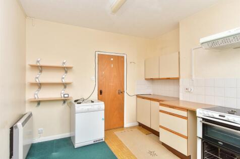 1 bedroom ground floor flat for sale