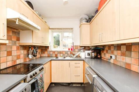 2 bedroom ground floor flat for sale