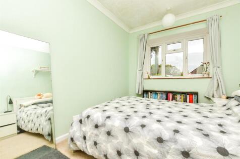 2 bedroom ground floor flat for sale