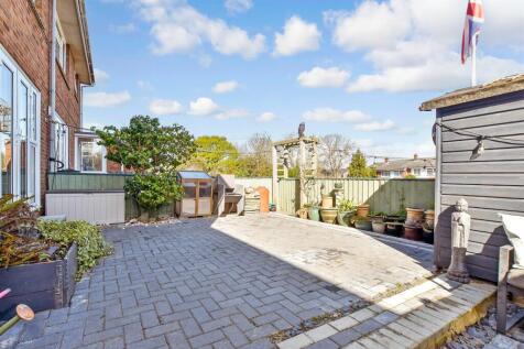 2 bedroom ground floor maisonette for sale