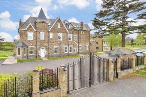 2 bedroom ground floor maisonette for sale