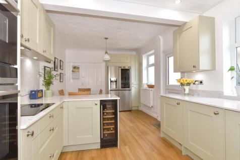 4 bedroom semi-detached house for sale