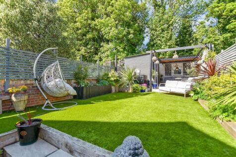 4 bedroom terraced house for sale