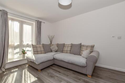 2 bedroom ground floor flat for sale