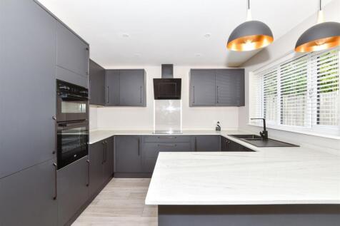 Shirley Way, Maidstone ME15 4 bed chalet for sale