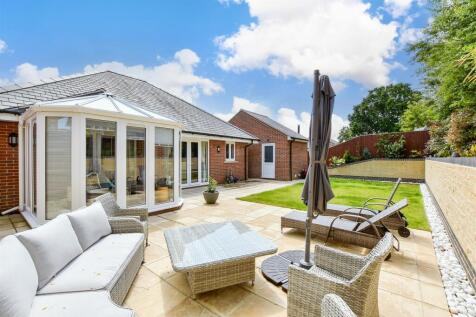 2 bedroom detached bungalow for sale