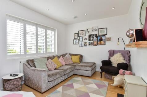 4 bedroom detached bungalow for sale