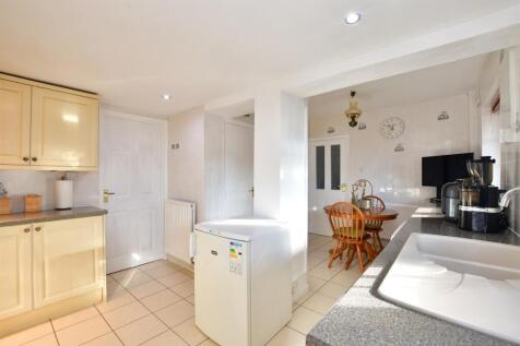 3 bedroom link detached house for sale