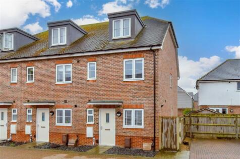 3 bedroom town house for sale