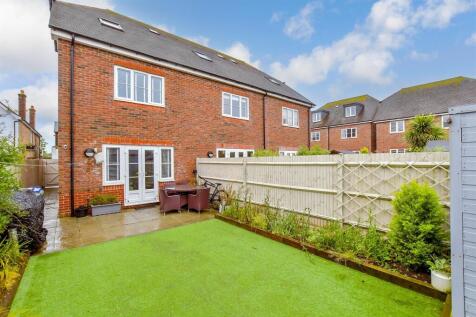 3 bedroom town house for sale