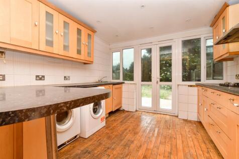 4 bedroom end of terrace house for sale