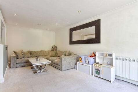 2 bedroom ground floor maisonette for sale